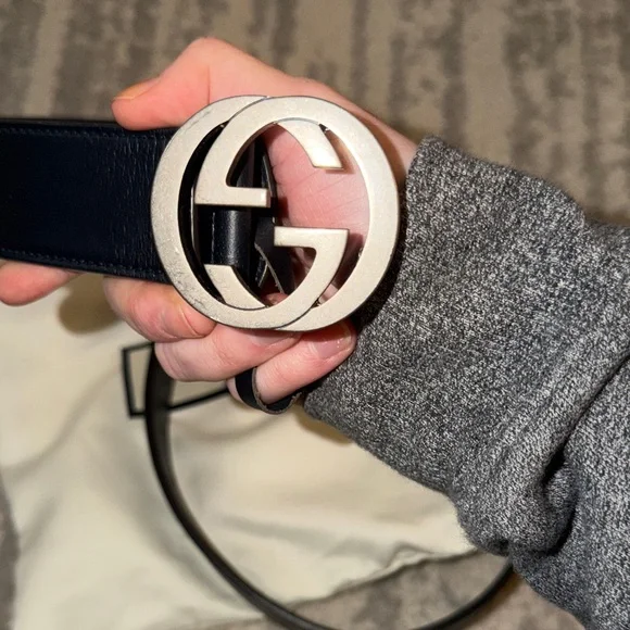 Gucci Black Leather Belt with Silver Buckle display picture 1